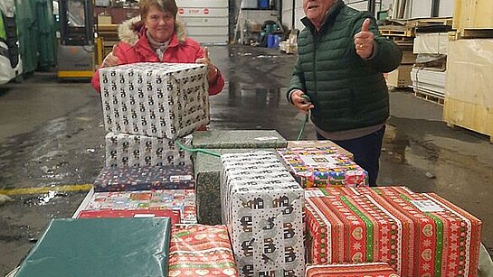 Récolte des paquets de Noël pour les pays de l'Est. © P. Cochand, A. Gerber