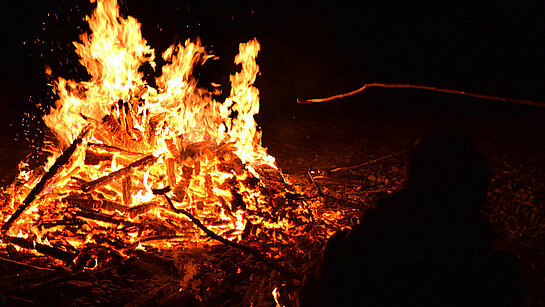 Le feu de l'Avent crépite