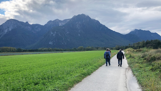 Le groupe continue sur les routes de la plaine